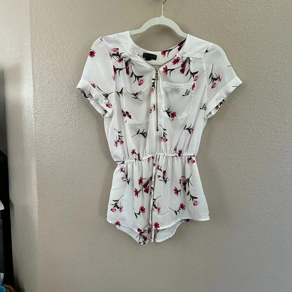 SOLD   ‎  J For Justify Floral Blouse  Size Small - Picture 2 of 9